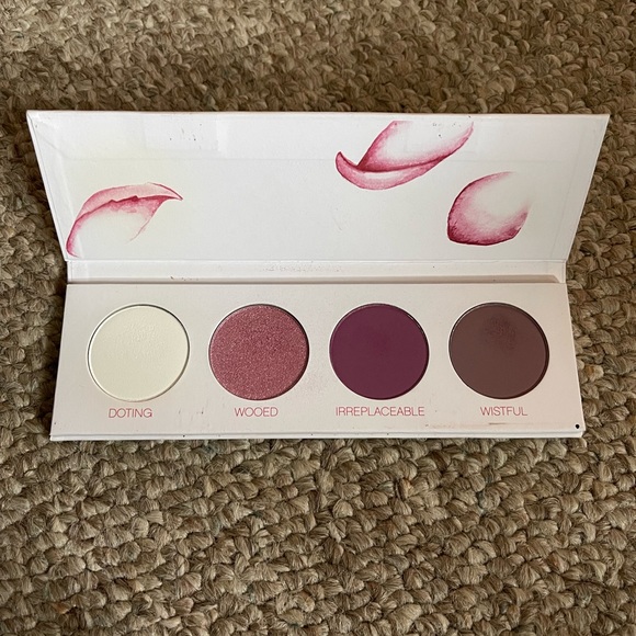 Younique eyeshadow - Picture 3 of 5